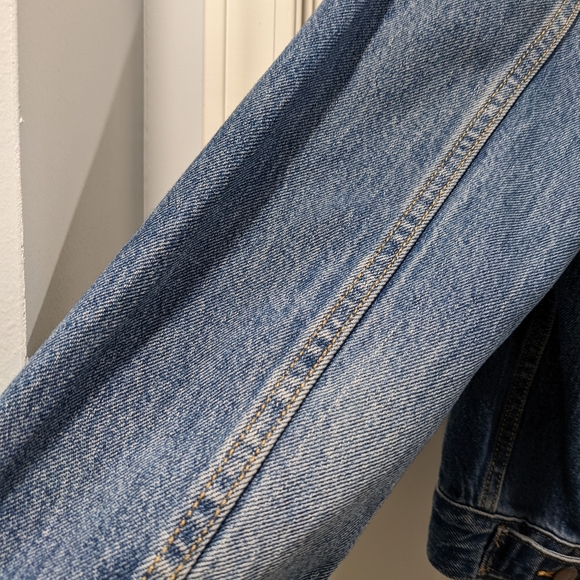 Levi's premium original trucker jean jacket, color medium wash, size medium - Picture 5 of 6